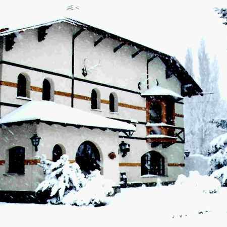 Hosteria La Posta Del Cazador San Martín de los Andes Exteriör bild