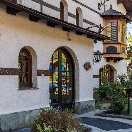 Hosteria La Posta Del Cazador San Martín de los Andes Exteriör bild