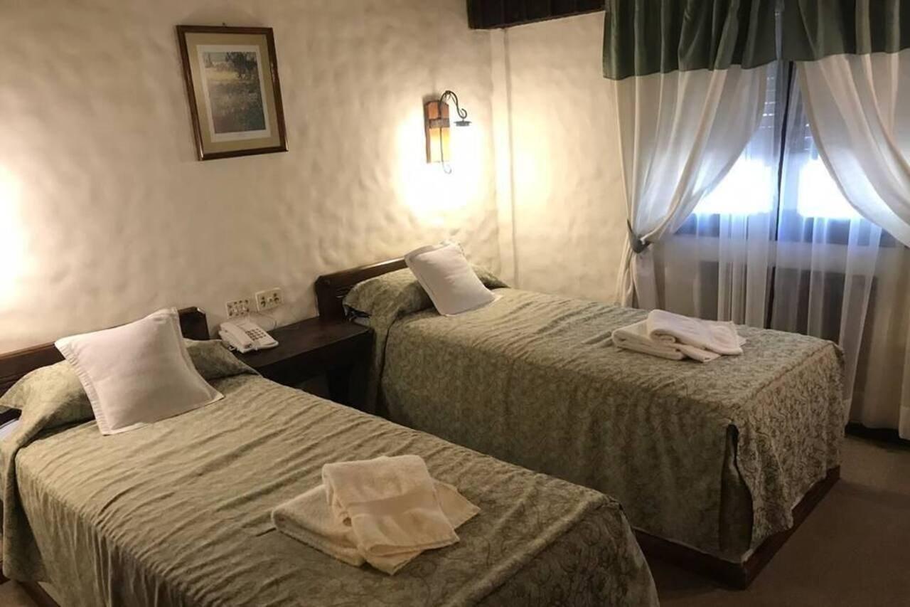 Hosteria La Posta Del Cazador San Martín de los Andes Exteriör bild