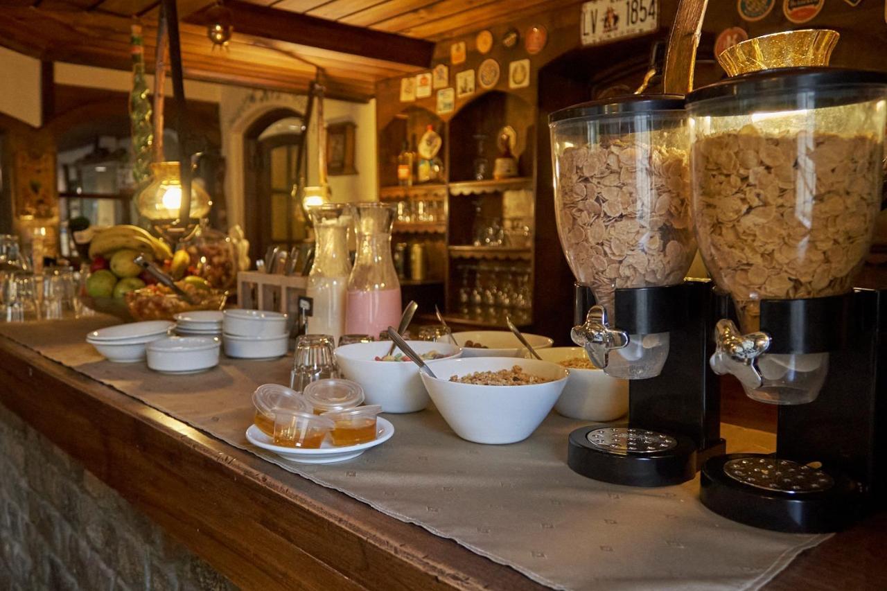 Hosteria La Posta Del Cazador San Martín de los Andes Exteriör bild