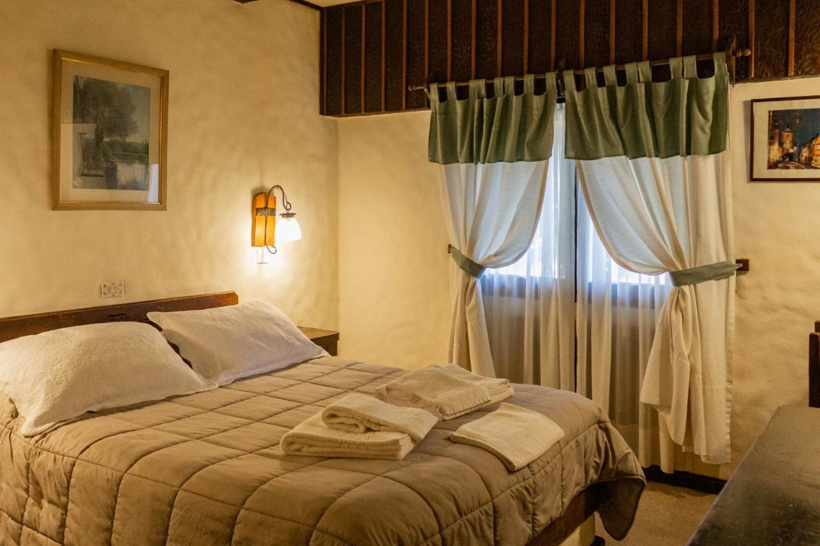 Hosteria La Posta Del Cazador San Martín de los Andes Exteriör bild