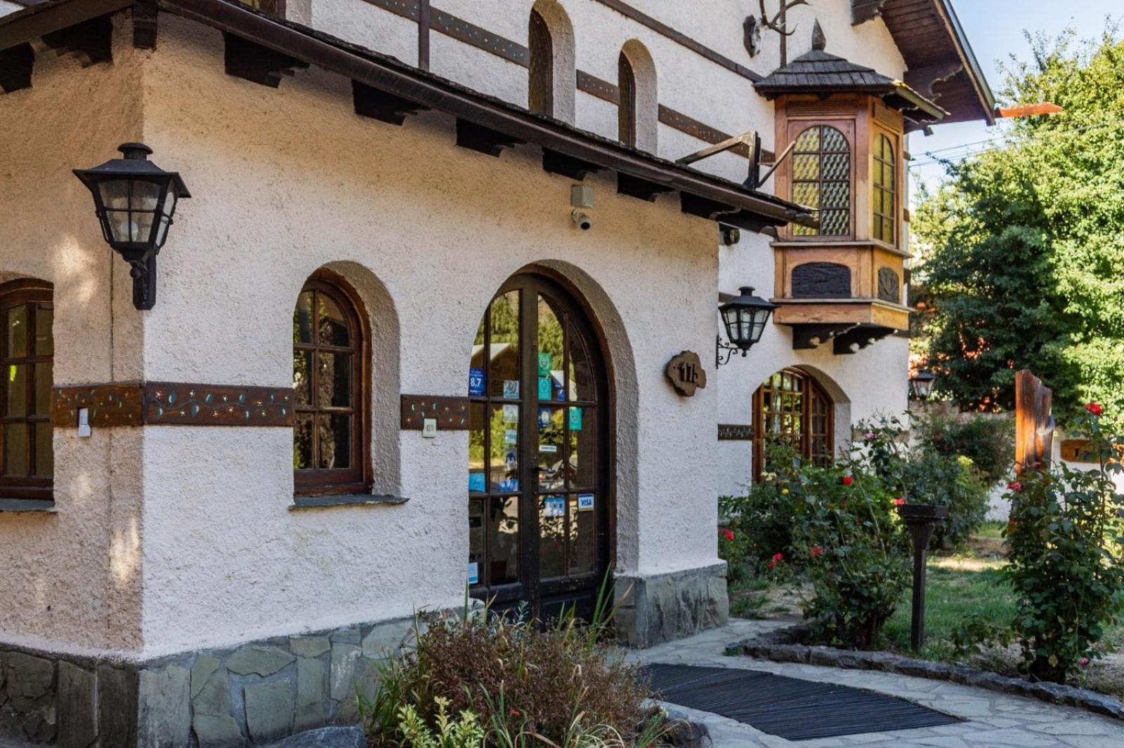 Hosteria La Posta Del Cazador San Martín de los Andes Exteriör bild