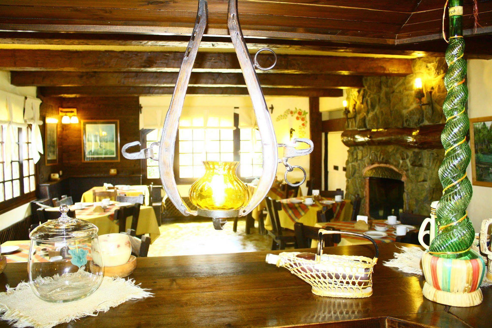 Hosteria La Posta Del Cazador San Martín de los Andes Exteriör bild