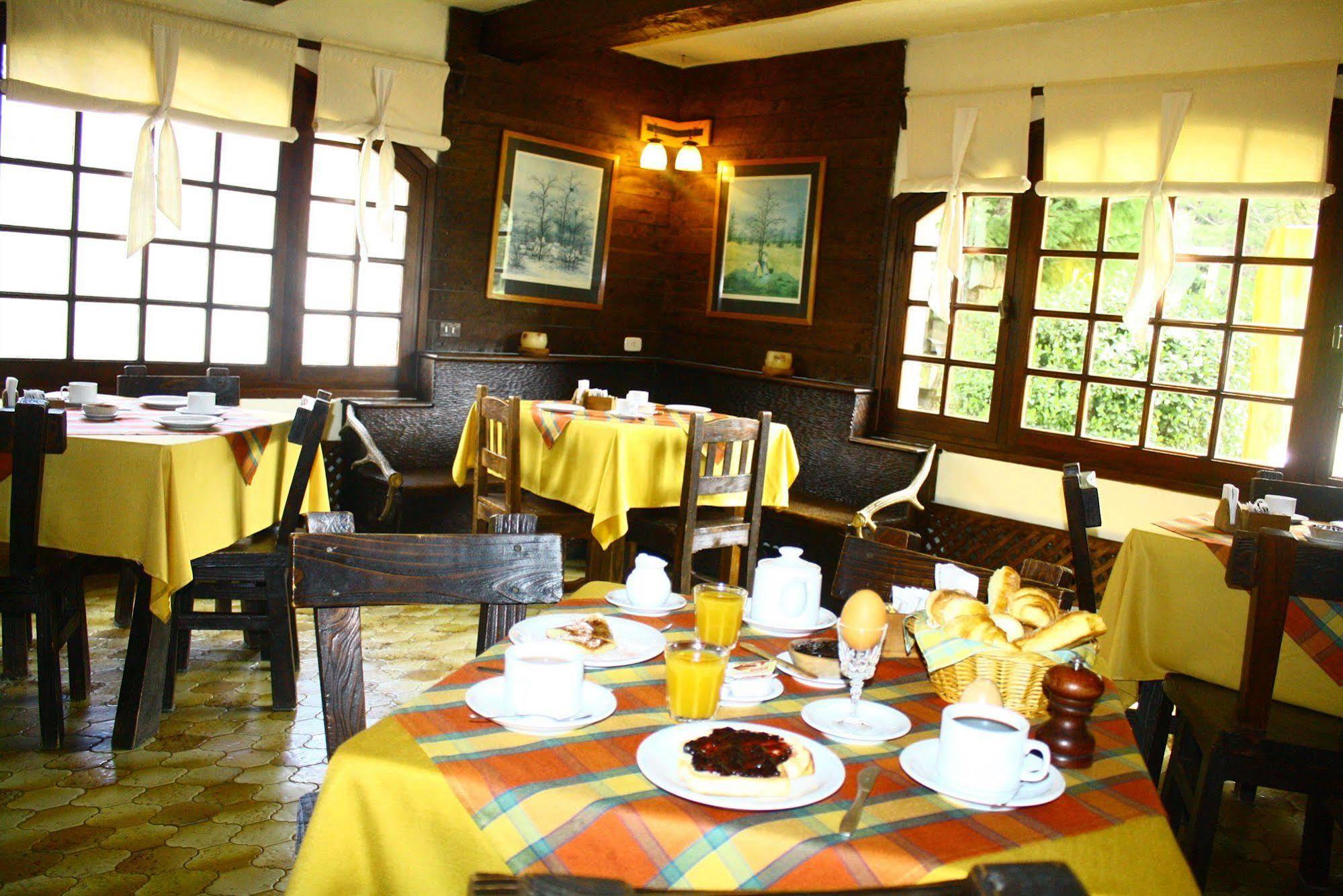 Hosteria La Posta Del Cazador San Martín de los Andes Exteriör bild