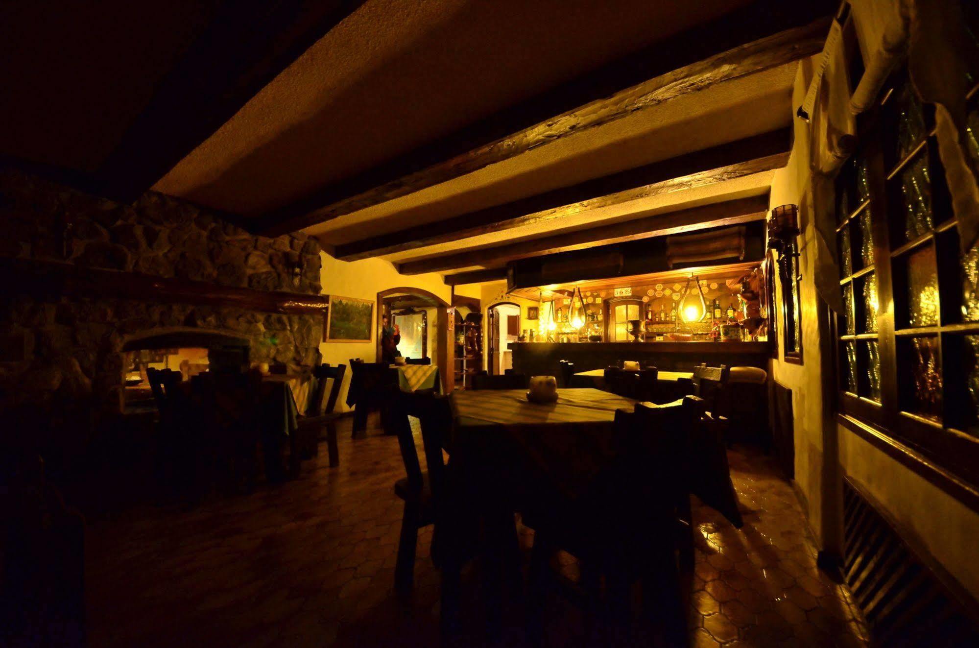 Hosteria La Posta Del Cazador San Martín de los Andes Exteriör bild