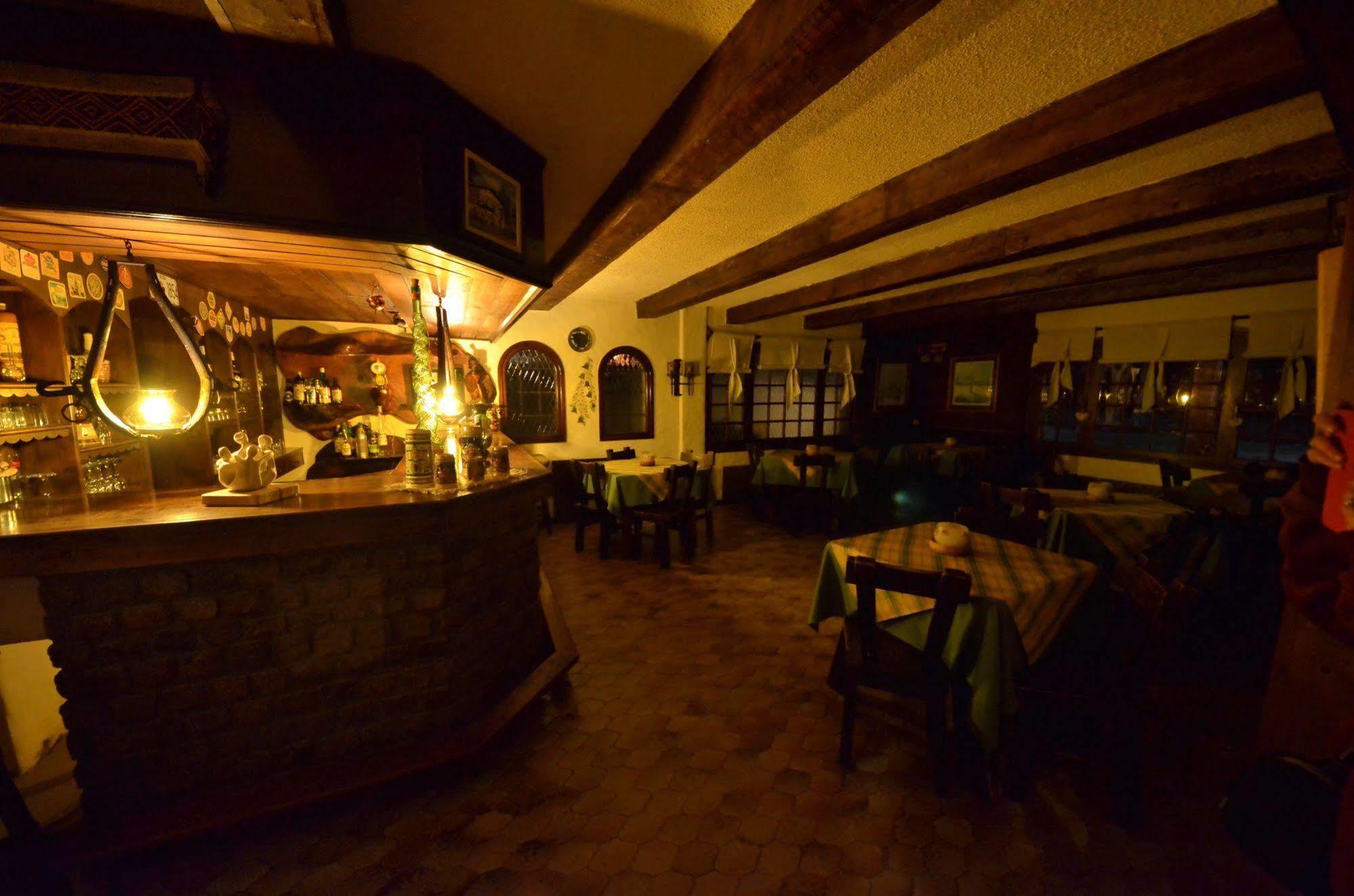 Hosteria La Posta Del Cazador San Martín de los Andes Exteriör bild
